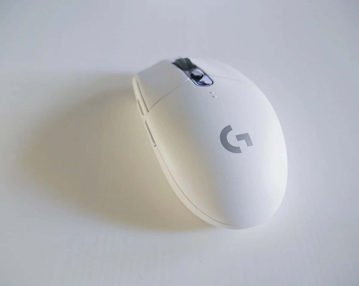 Logitech G Pro X Superlight 2 Gaming Mouse thumbnail 1